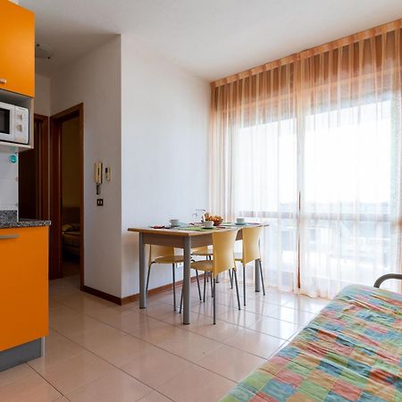 Campiello Apartment Бибионе Екстериор снимка