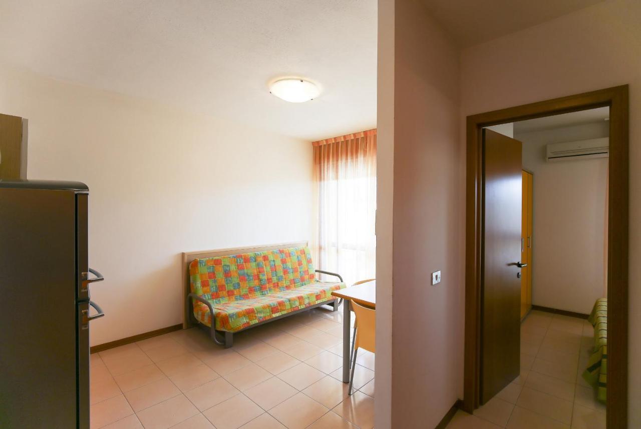 Campiello Apartment Бибионе Екстериор снимка