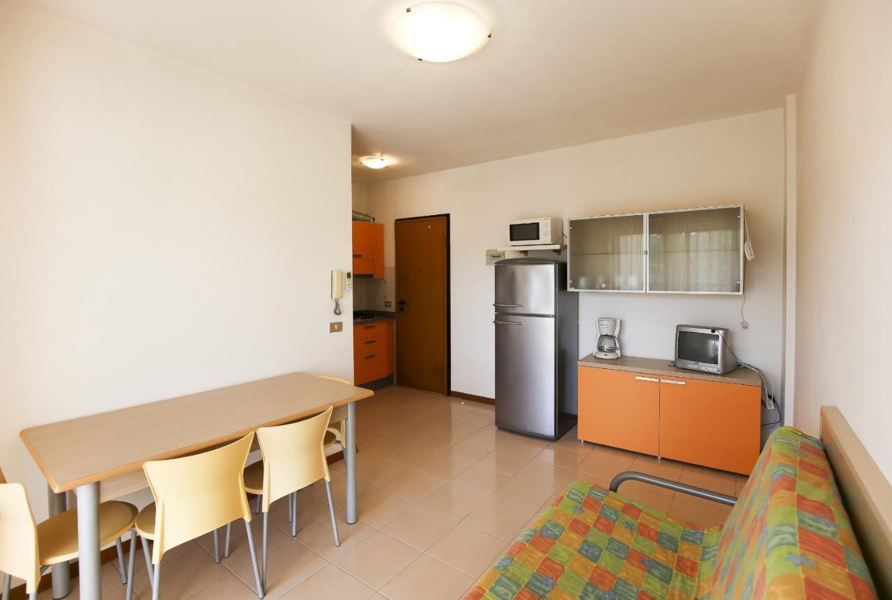 Campiello Apartment Бибионе Екстериор снимка