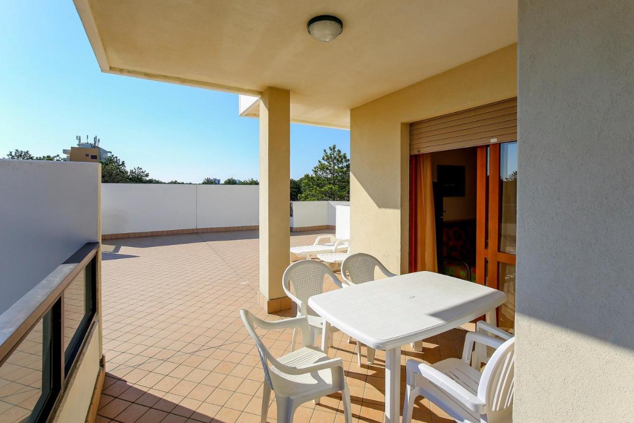Campiello Apartment Бибионе Екстериор снимка