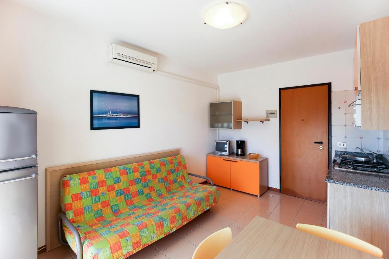 Campiello Apartment Бибионе Екстериор снимка