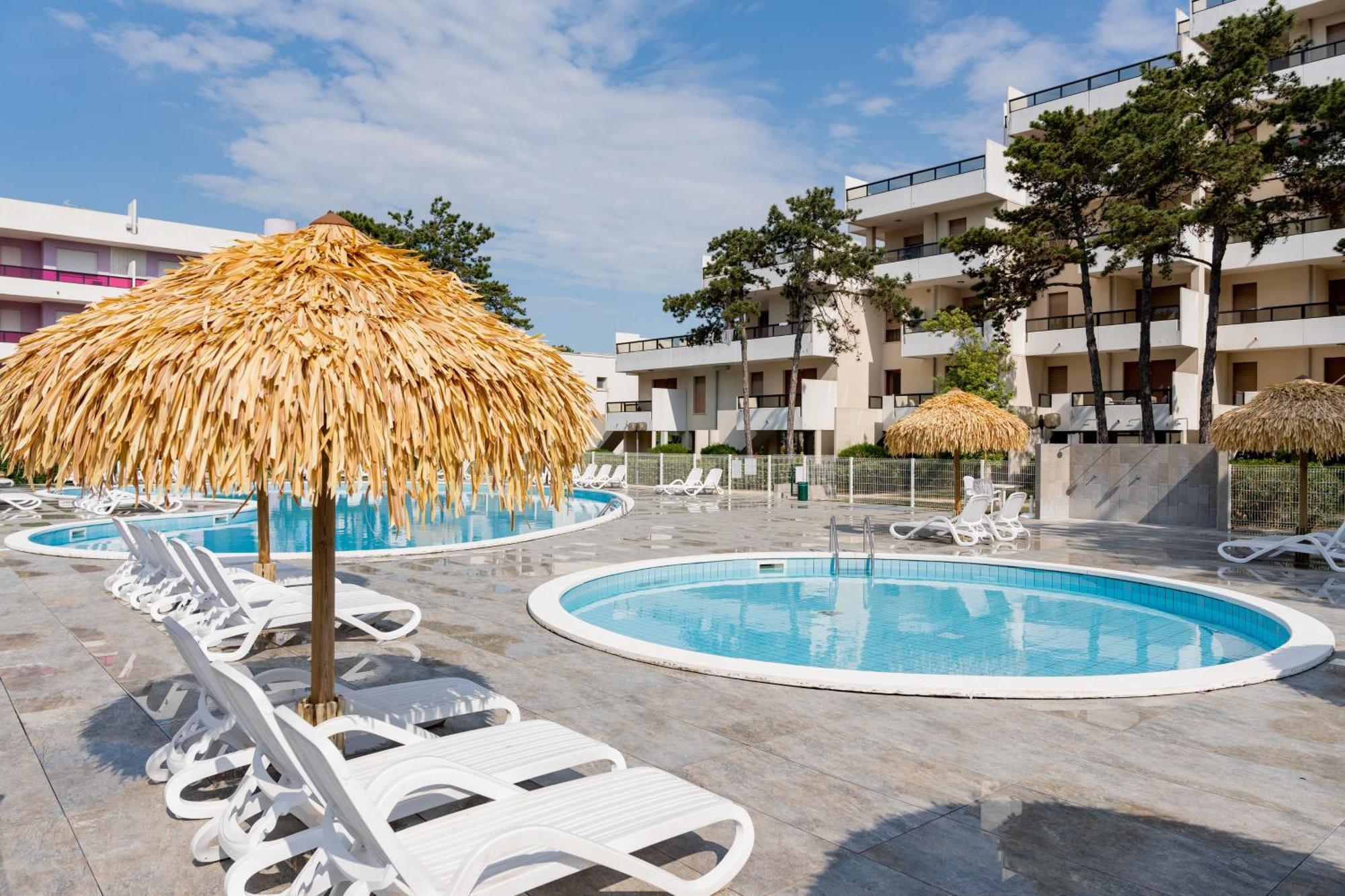 Campiello Apartment Бибионе Екстериор снимка