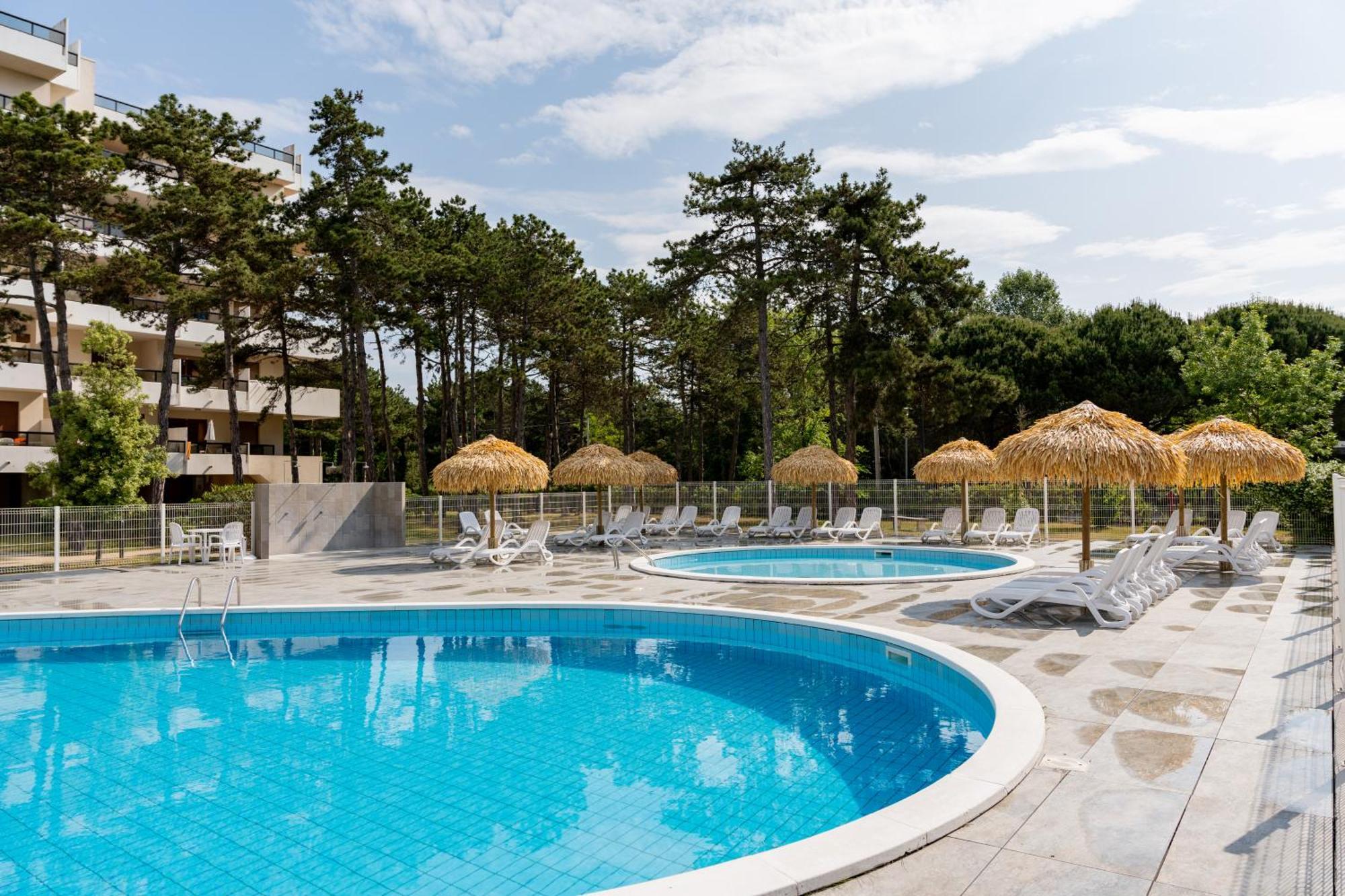 Campiello Apartment Бибионе Екстериор снимка